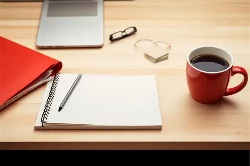 坐在电脑前面做什么